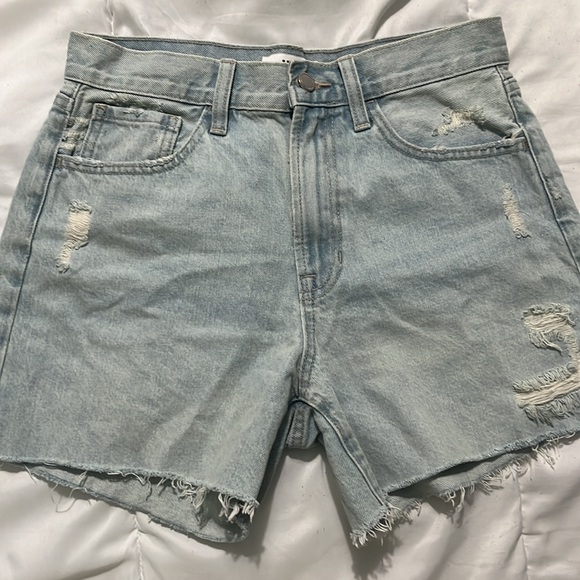 JUST BLACK DENIM Mom Jean Shorts - Picture 4 of 4